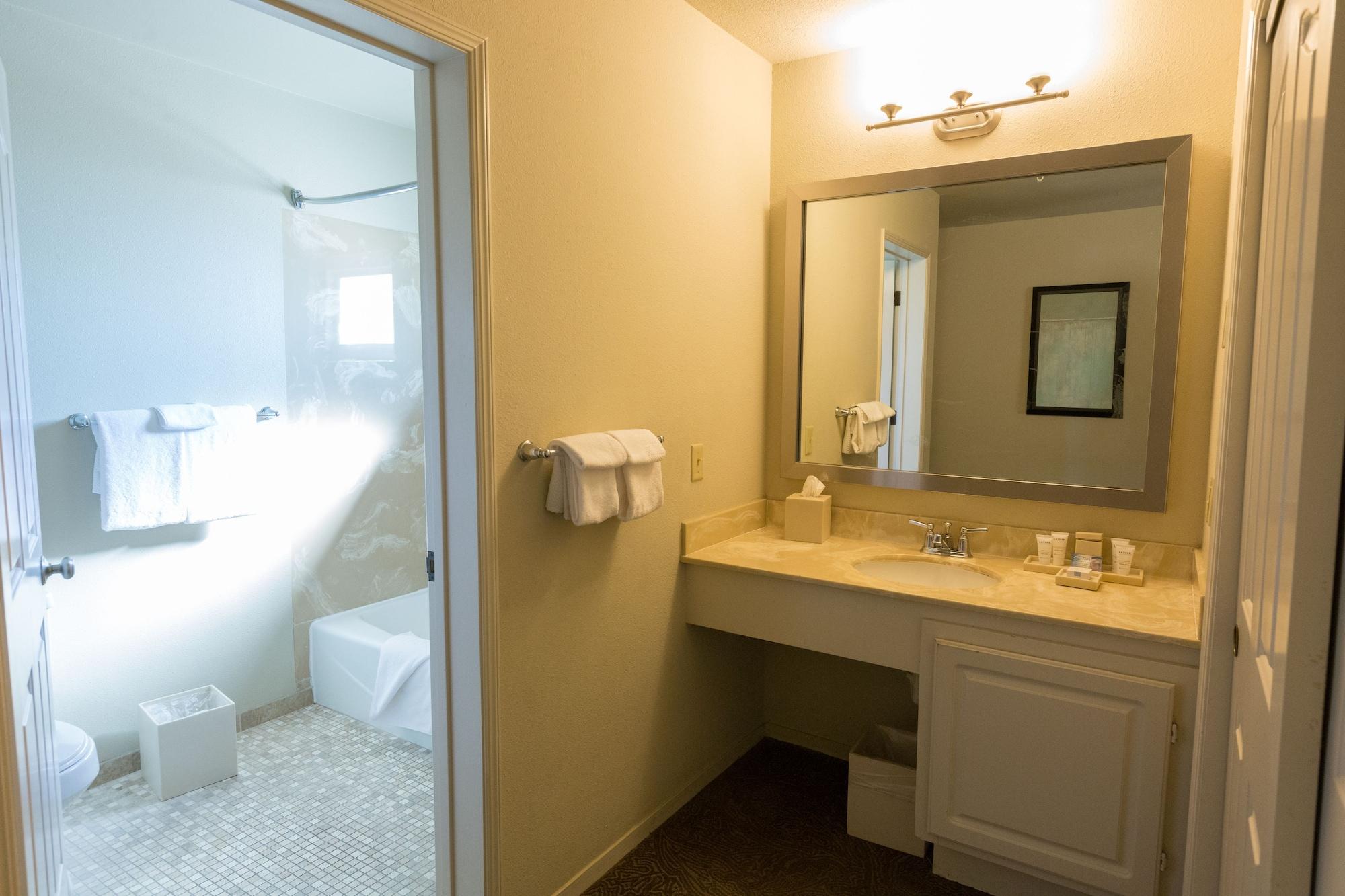 Cambria Landing Inn And Suites Esterno foto