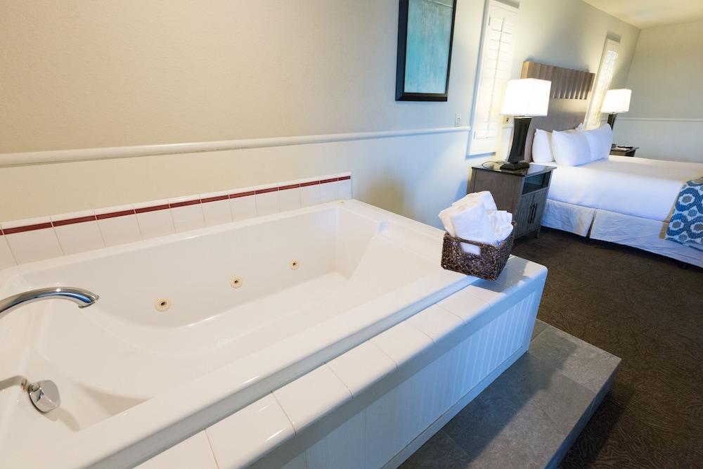 Cambria Landing Inn And Suites Esterno foto