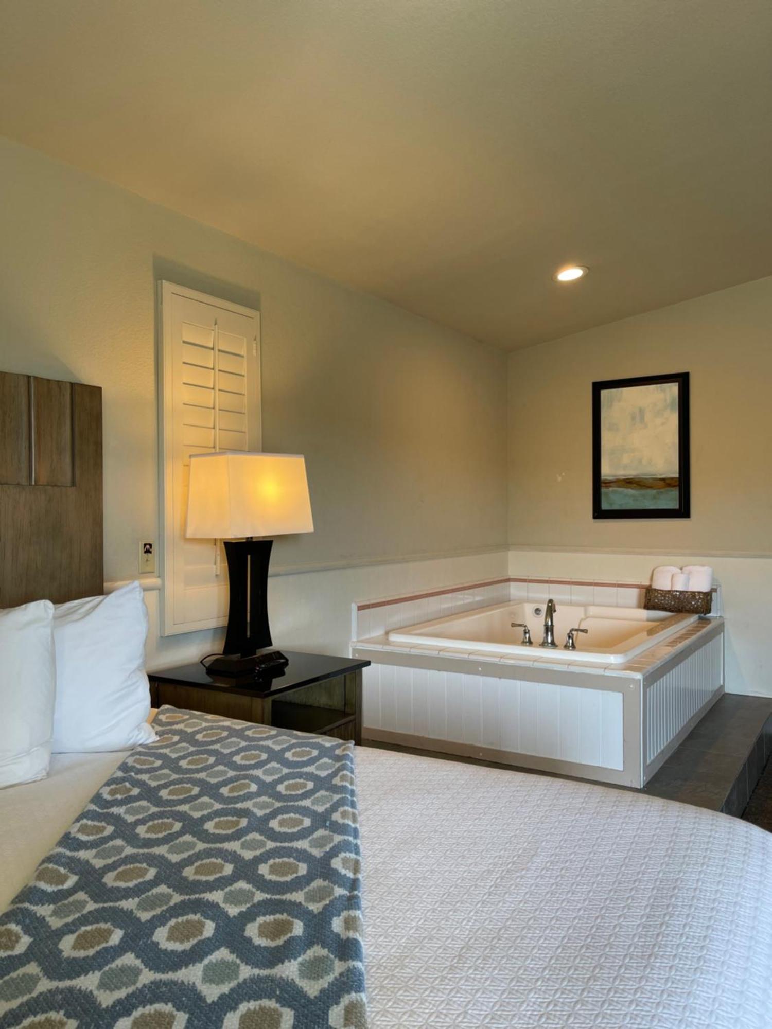 Cambria Landing Inn And Suites Esterno foto