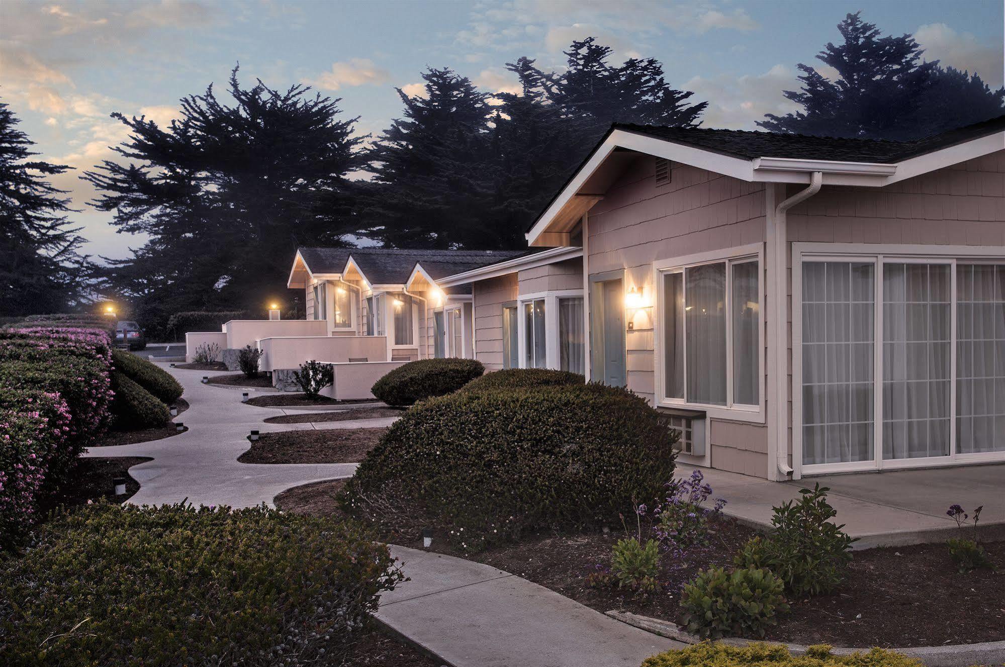 Cambria Landing Inn And Suites Esterno foto