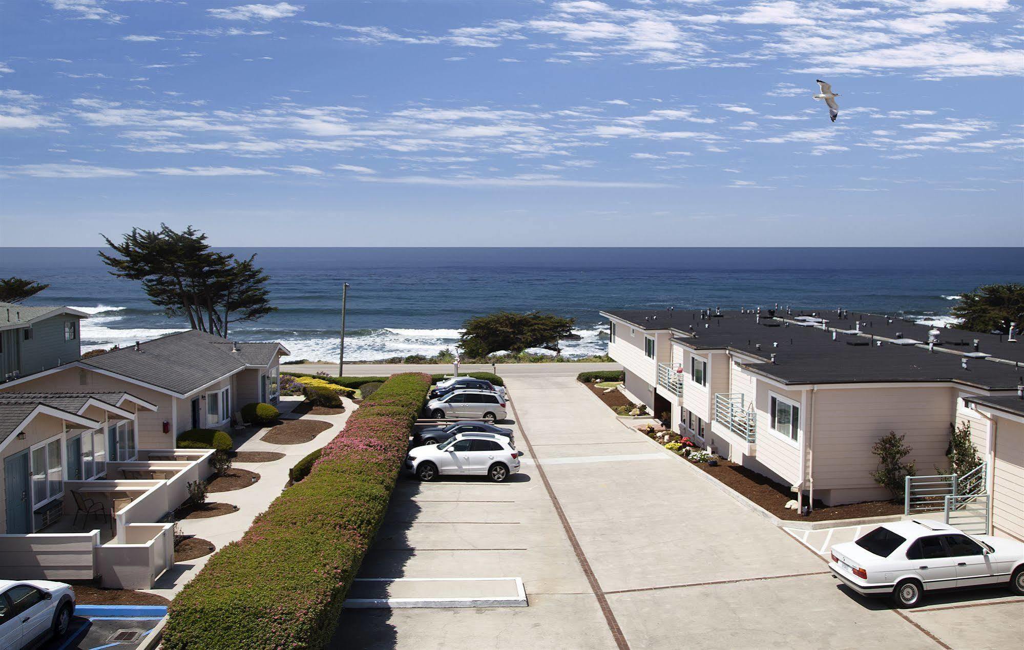 Cambria Landing Inn And Suites Esterno foto